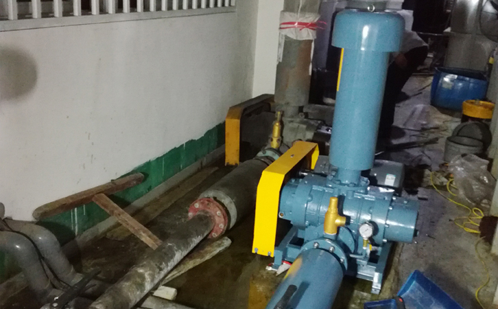 罗茨鼓草莓视频官网出现漏油时请尽快排查维修